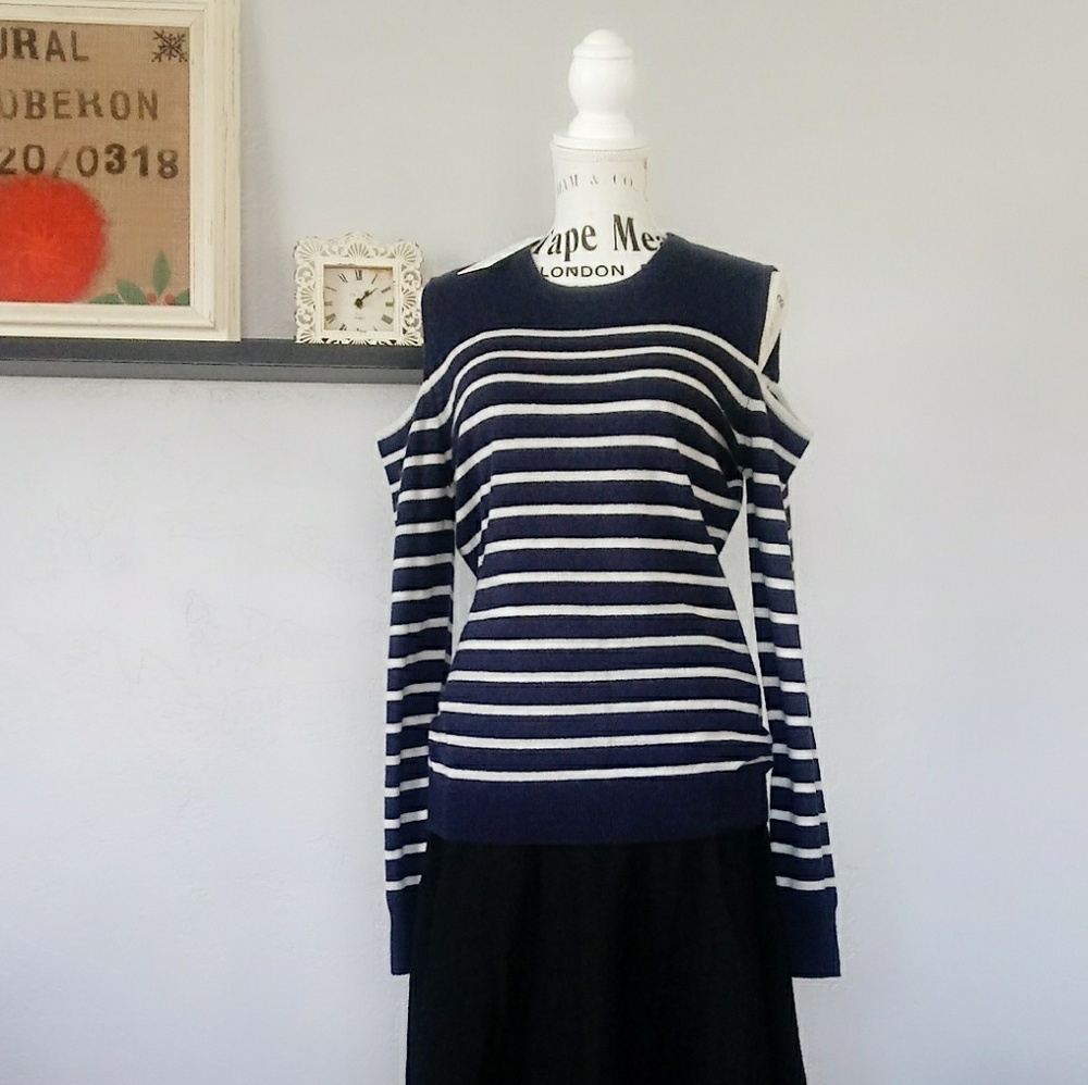 Autumn Cashmere 100% cashmere cold shoulder